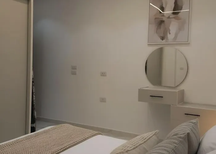 Stylish Gray Sea View 201 Apartman Gurdaka